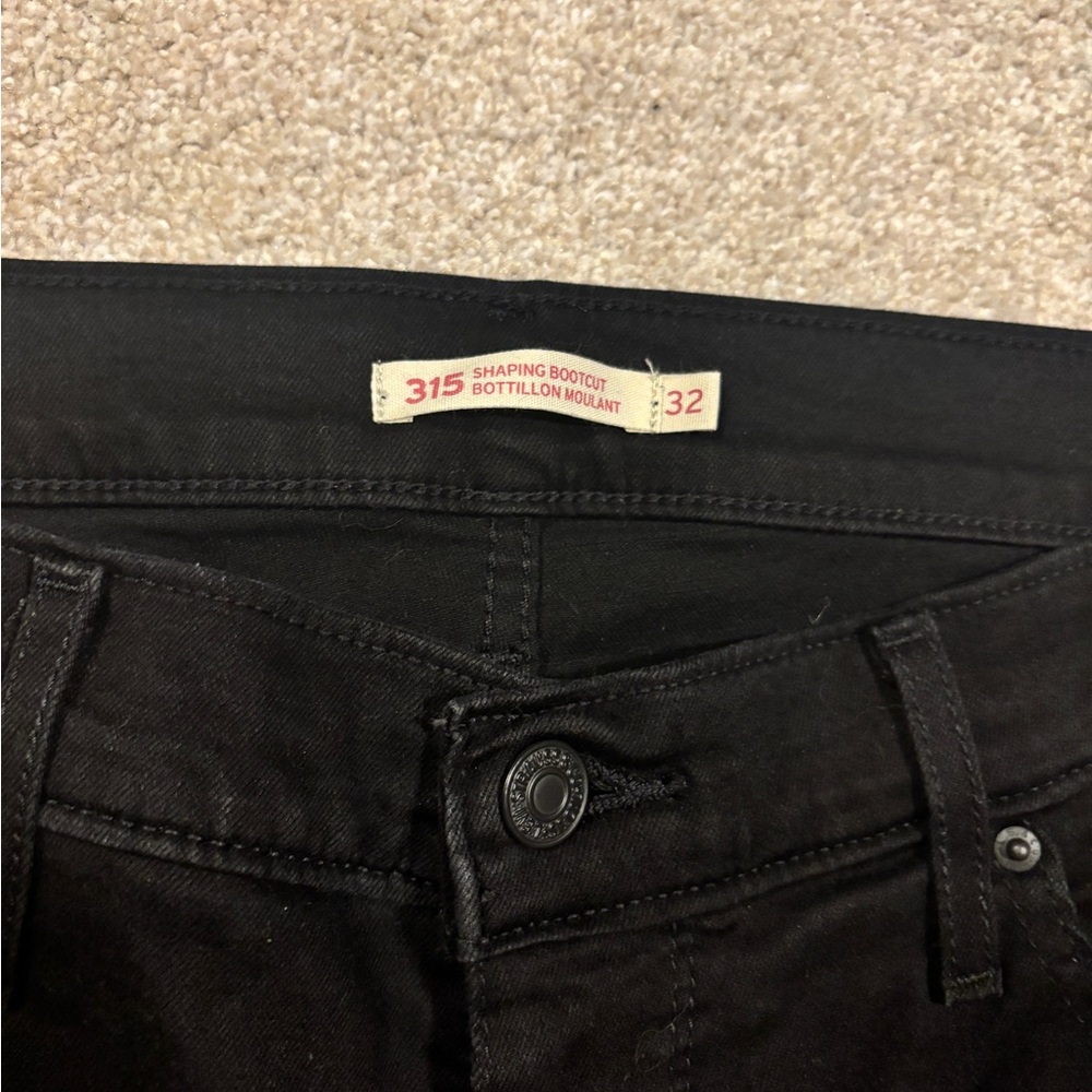 Levi's Women's High Rise Black Jeans - Picture 4 of 4
